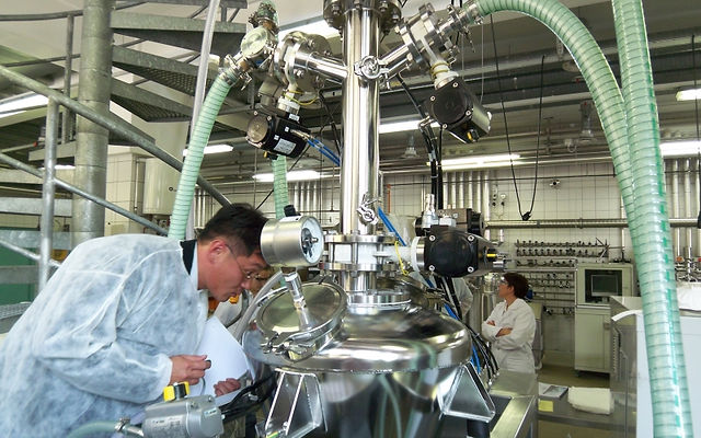 DEC PTS powder transfer system in pharmaceutical production
