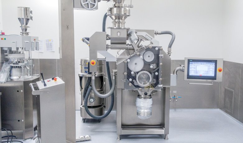 Gerteis MACRO-PACTOR roller compactor in production cleanroom