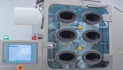 Gerteis ULTRA-PACTOR front view with HMI and six glove ports