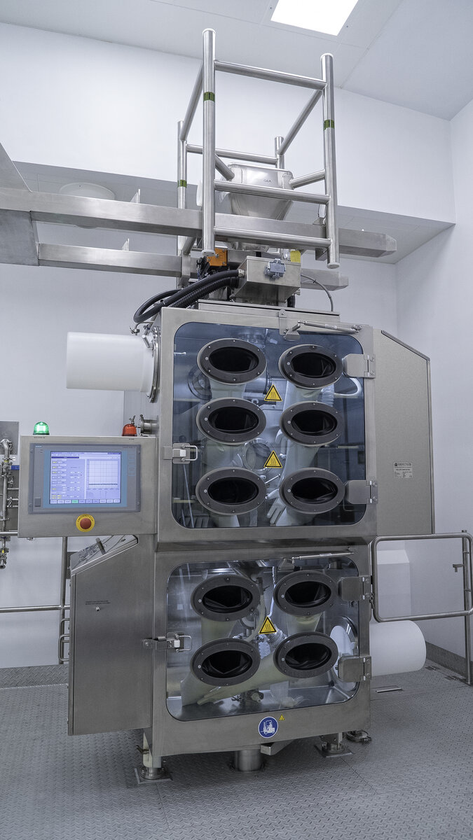 Gerteis ULTRA-PACTOR roller compactor with containment isolator