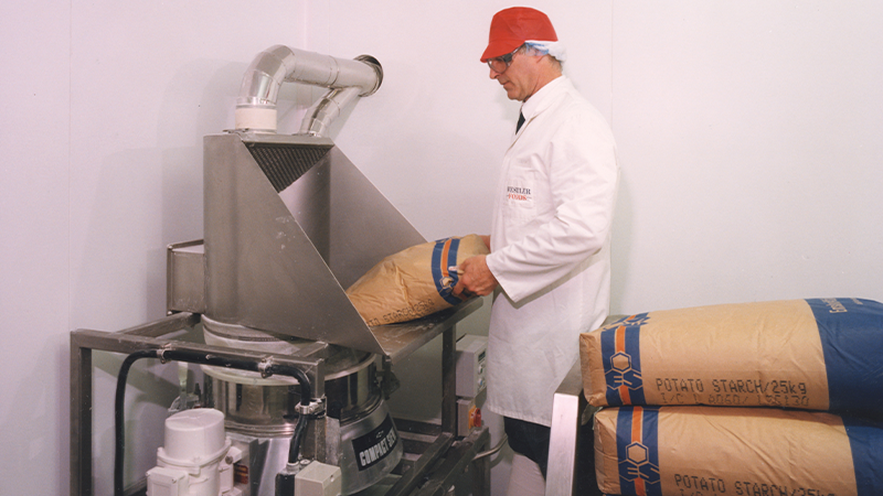 Russell Compact 3in1 Sieve bag dump station in use